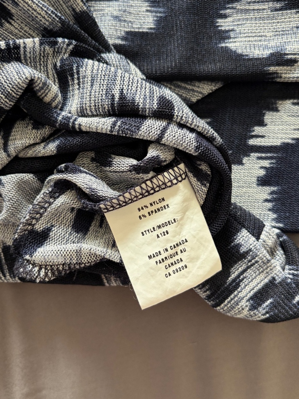 EUC Cleo Abstract Print Long-Sleeve Blouse Round Neckline in Navy/White Medium - Picture 6 of 7